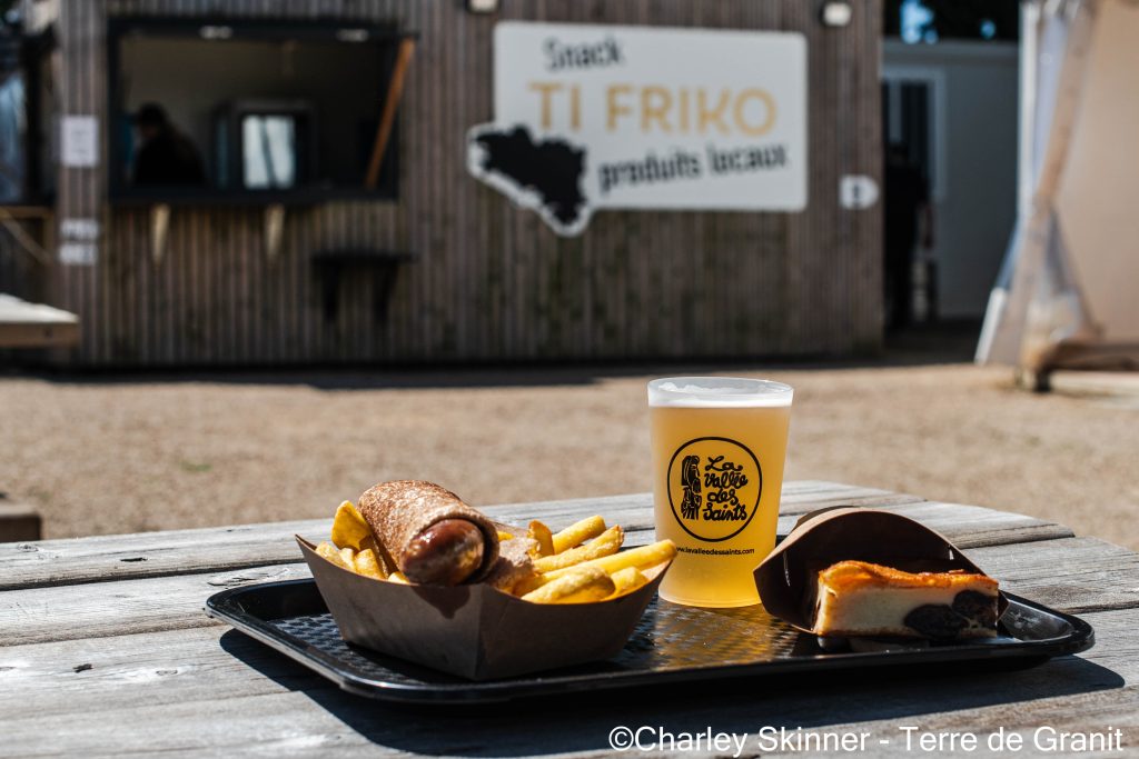 Une formule devant le restauration Ti Friko à la Vallée des Saints